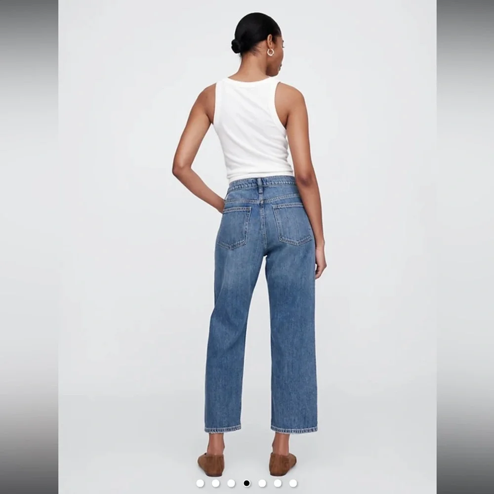 Gap NWT Mid Rise Soft Relaxed Straight Crop Jeans Size 29 Long in Medium Wash - Picture 4 of 13